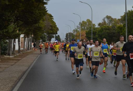 Participantes en la carrera cívico-militar.