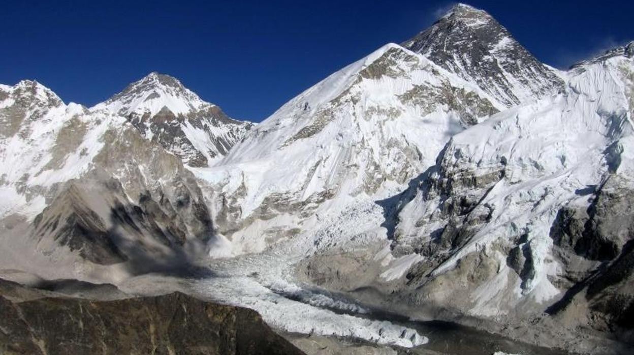 Abren una nueva ruta en el Everest para evitar muertes