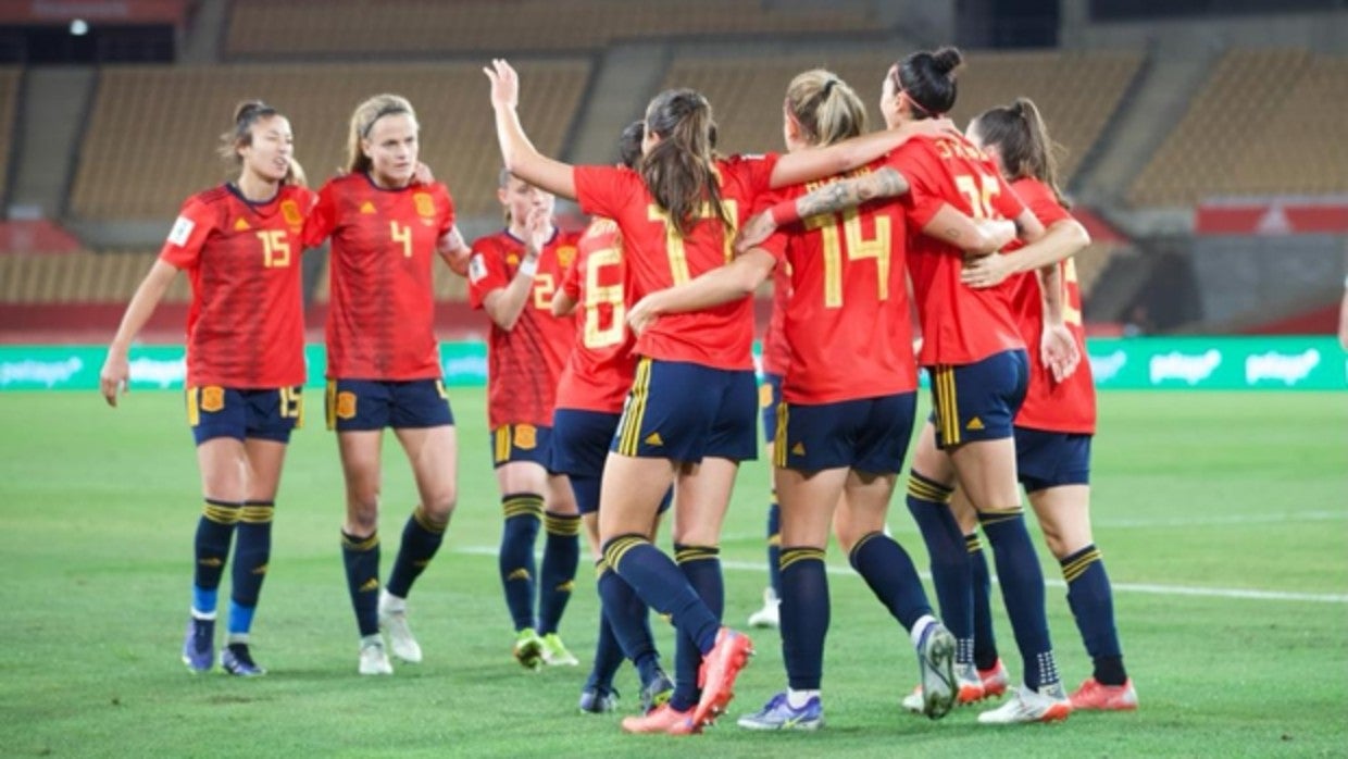 España celebra uno de los goles firmados en el estadio de la Cartuja