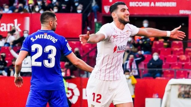 El Sevilla bate al Getafe y mantiene el pulso por la Liga