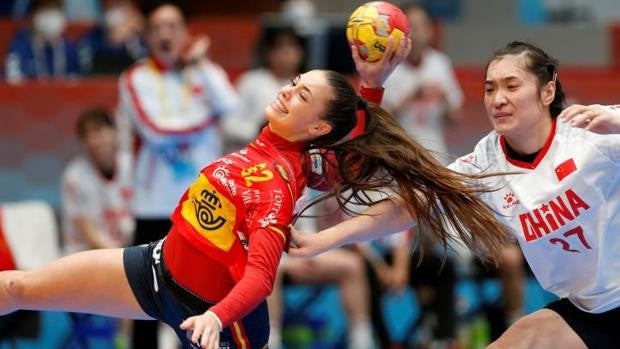 España también vapulea a China y se mete en la segunda fase