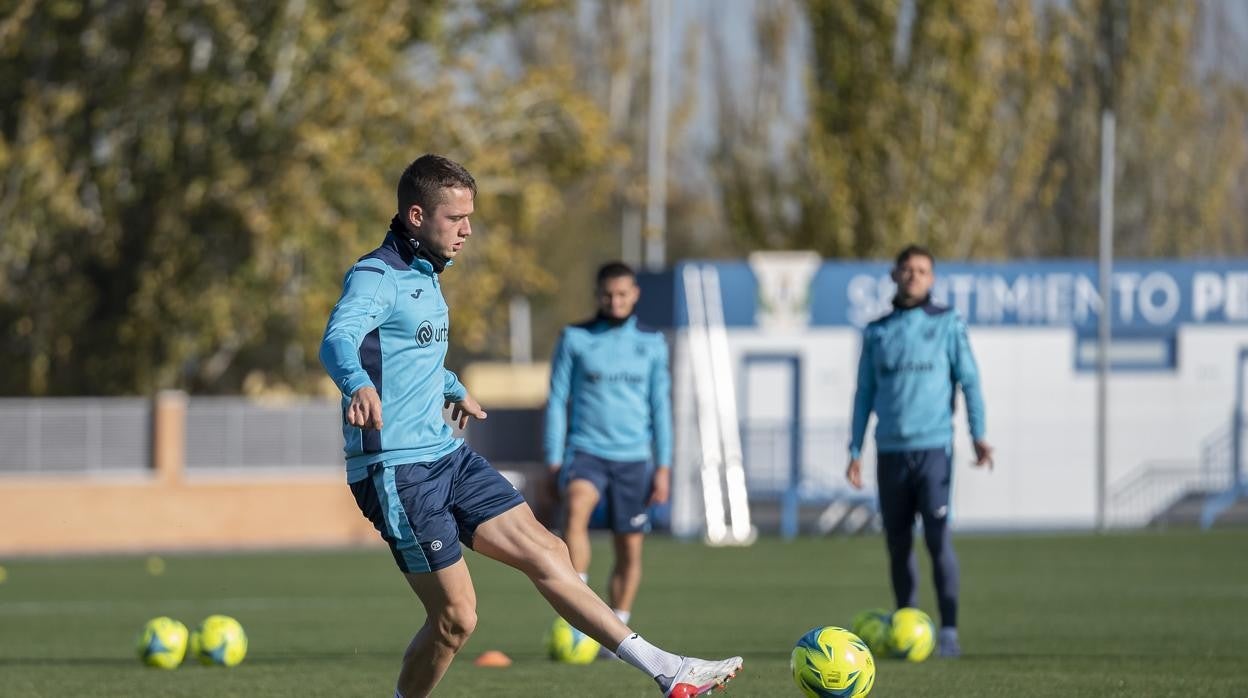 Varios jugadores del Leganés, durante un entrenamiento del equipo madrileño