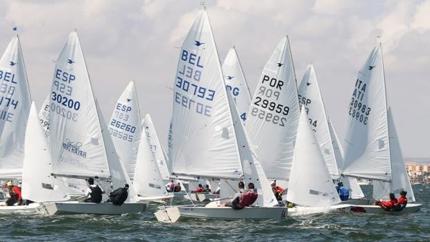 Todo por decidir en el Trofeo Armada de Snipe en aguas del Mar Menor