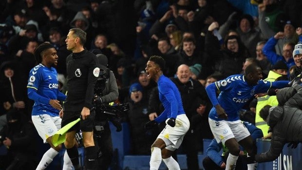 El deporte pone cerco a los antivacunas