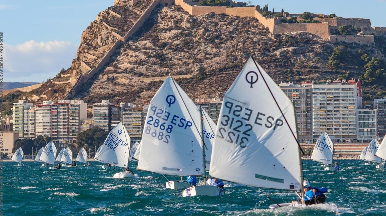 La mejor flota Optimist se reúne en la segunda toma de la Semana Náutica de Alicante