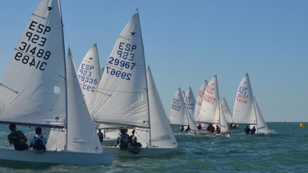 José Antonio Garrido y José González se adjudican la XVIII Regata del Jamón de la Flota Snipe Cádiz