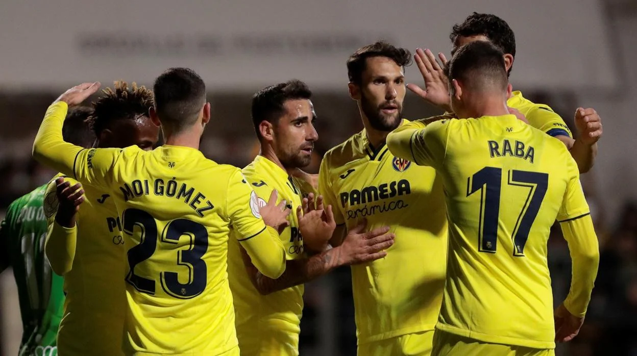 Los jugadores del Villarreal celebran uno de los goles marcados en El Palmar.