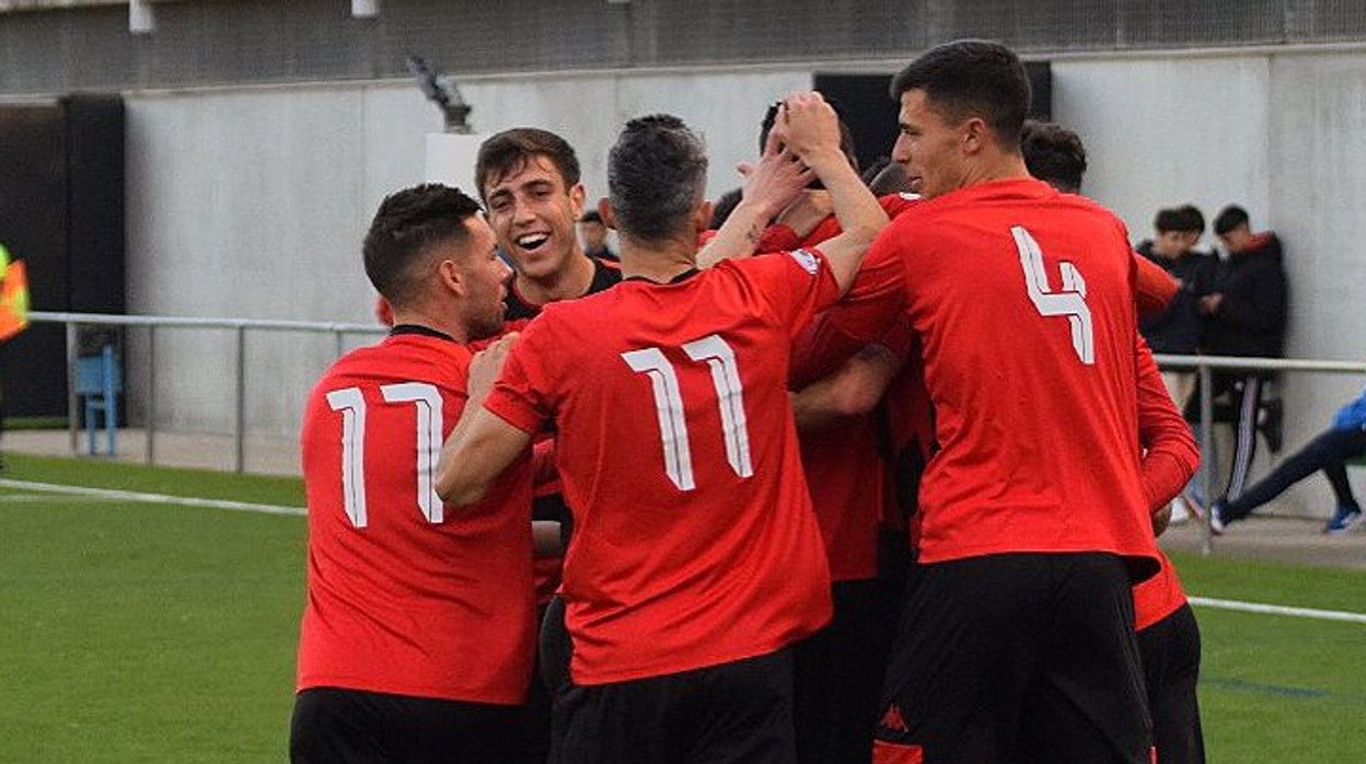 Alegría en la celebración de uno de los goles del Gerena