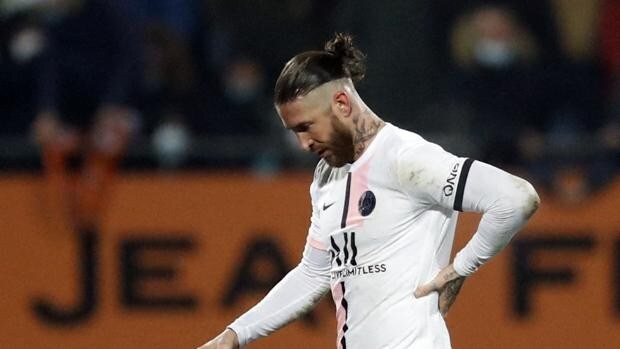 La prensa francesa se harta de Ramos: «Si no está lesionado, está expulsado»