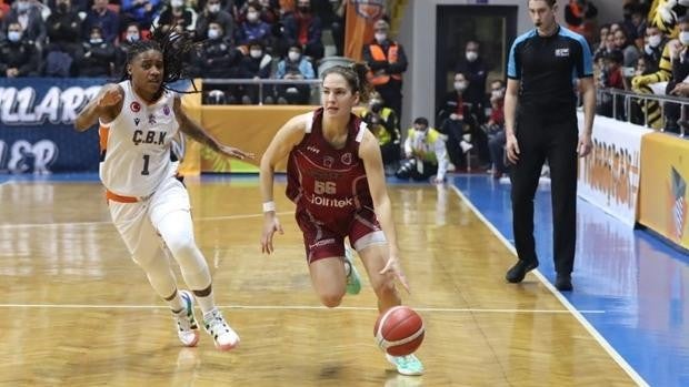 El Gernika sucumbe en Turquía a una emboscada de otra época