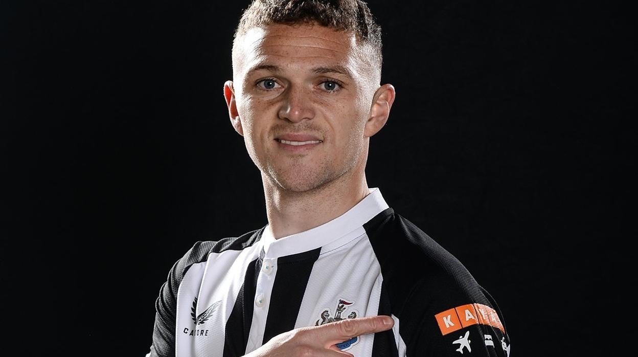 Trippier, con la camiseta del Newcastle, conjunto que ha anunciado su fichaje