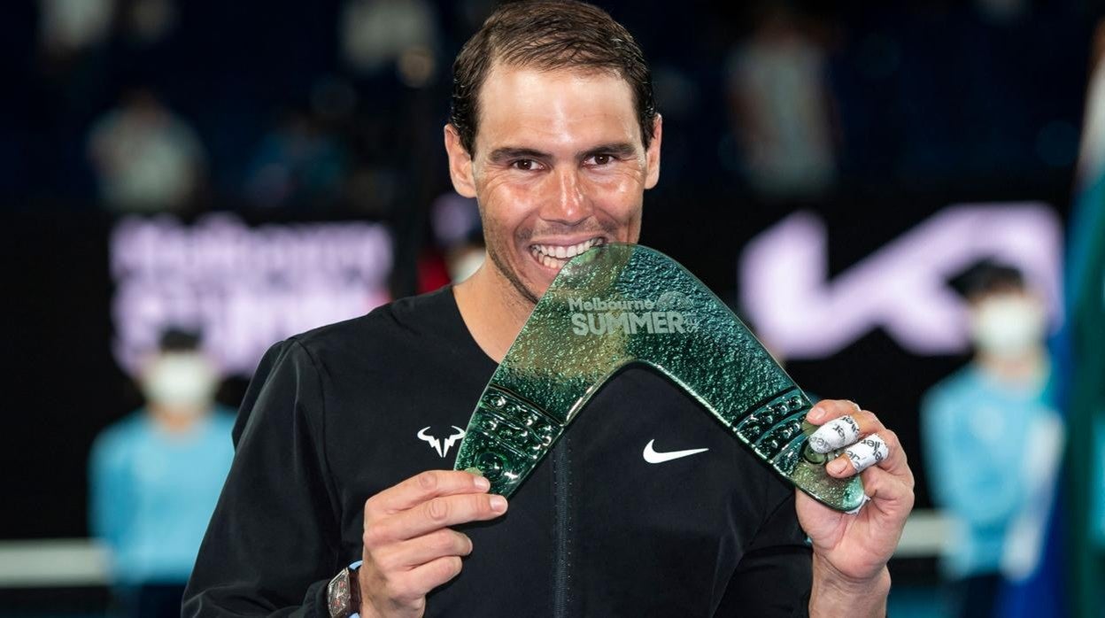 Nadal, con el trofeo en Melbourne