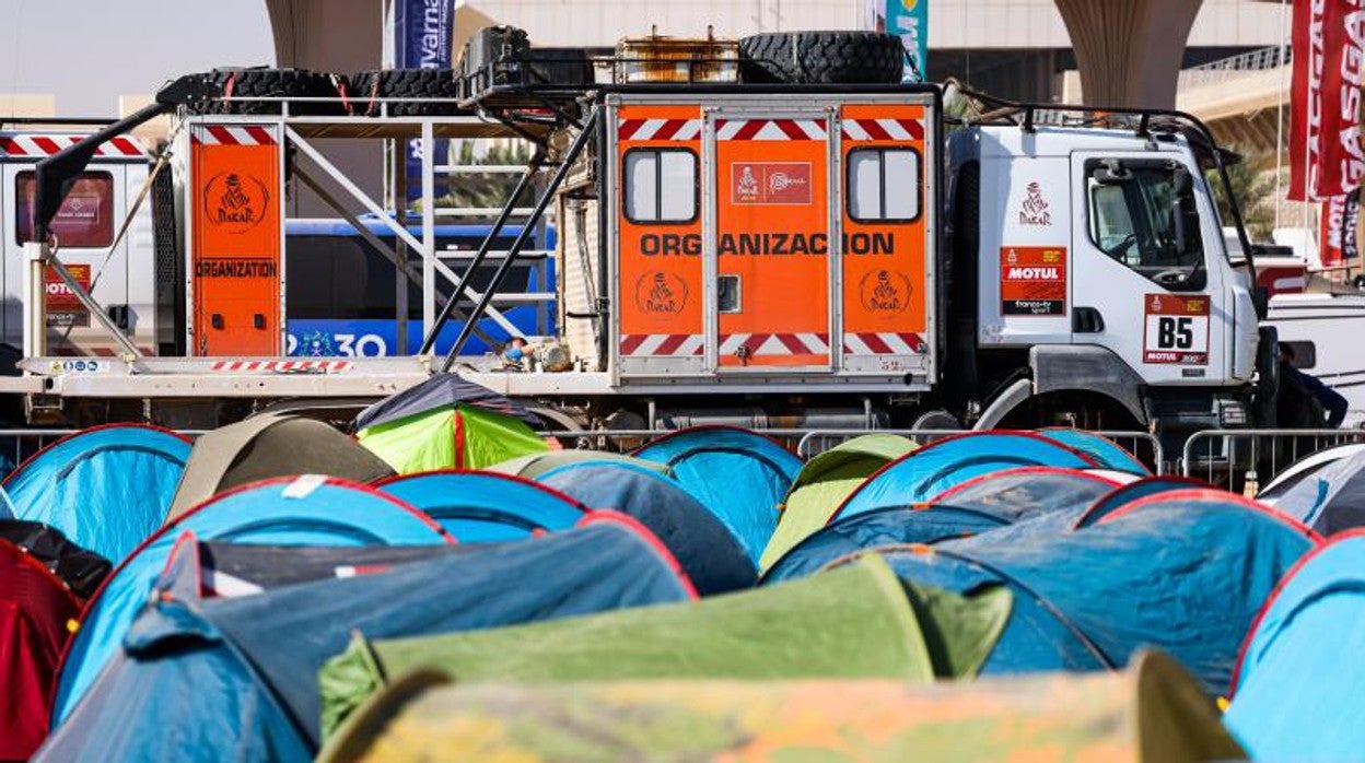 Imagen del campamento del Dakar antes de la octava etapa