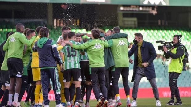 El gesto de Guardado en la celebración del Betis que enfada al sevillismo