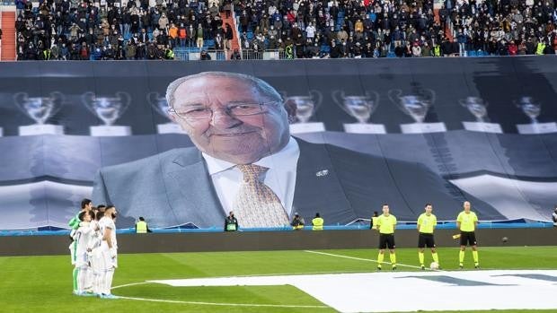 Emocionante homenaje del Bernabéu a Gento