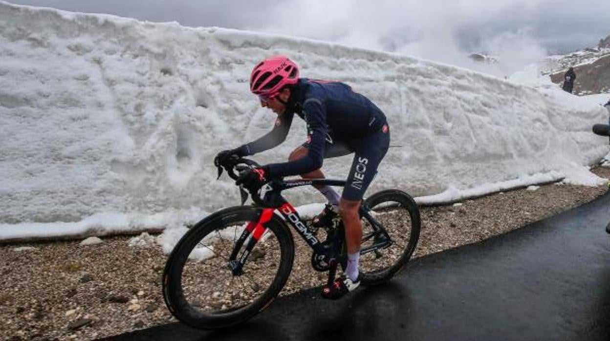 Egan Bernal, durante una etapa del Giro 2021