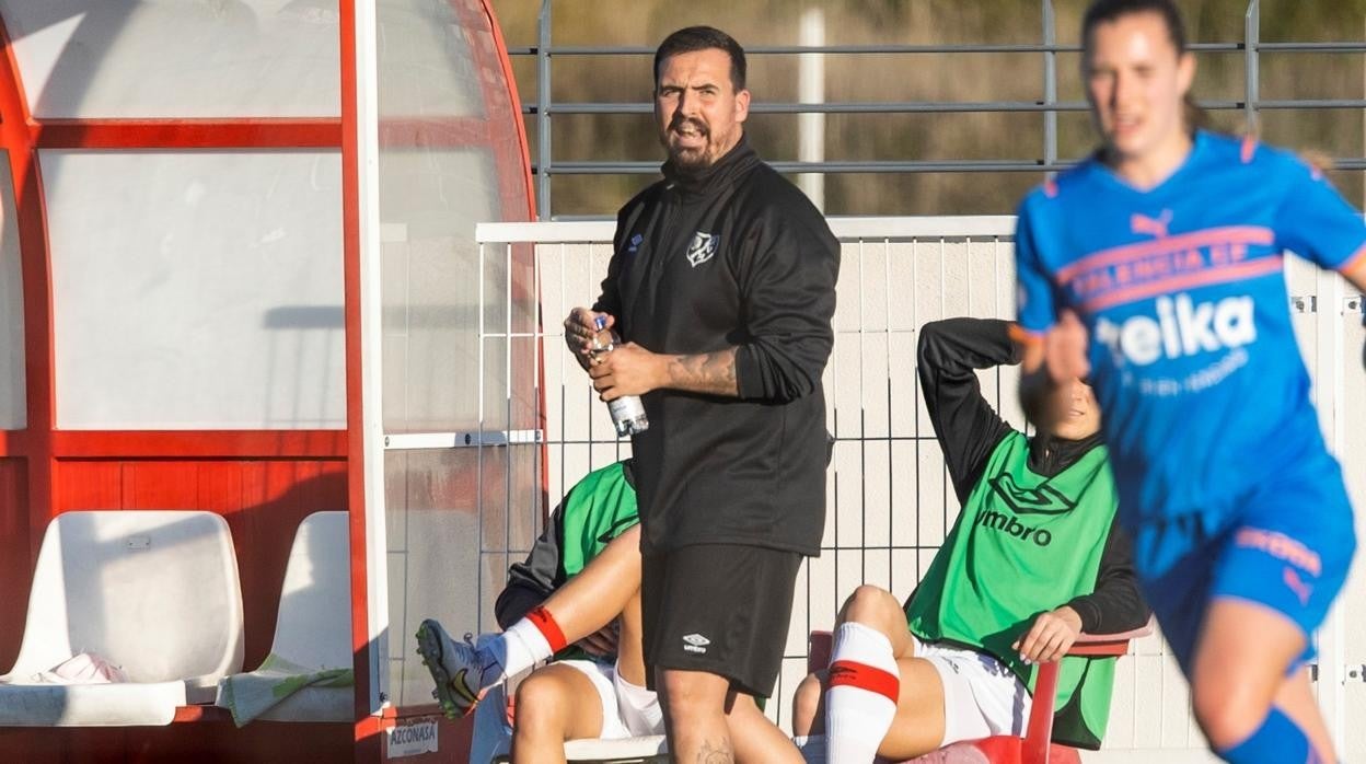 Santiso, durante un partido del Rayo allecano femenino