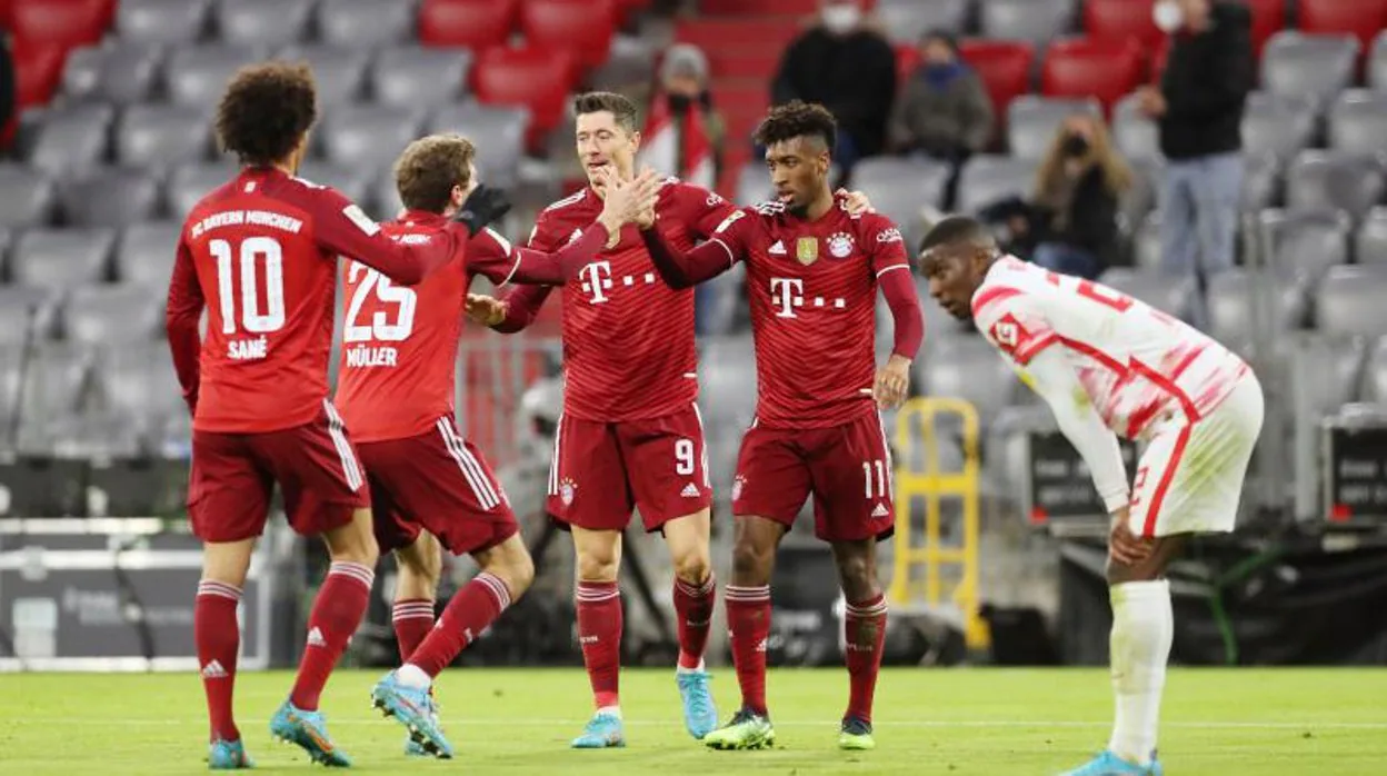 Los jugadores del Bayern celebran un gol en un partido ante el Leipzig