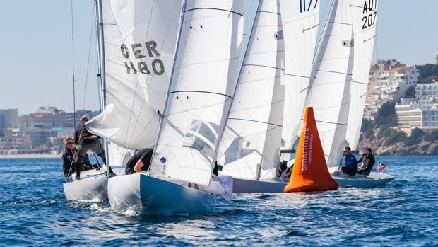El alemán «Puck» lidera la V Copa Mediterráneo de la clase Dragon en Puerto Portals