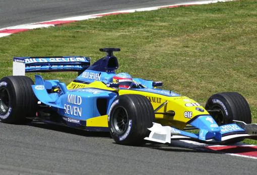 Alonso, con el Renault en Montmeló