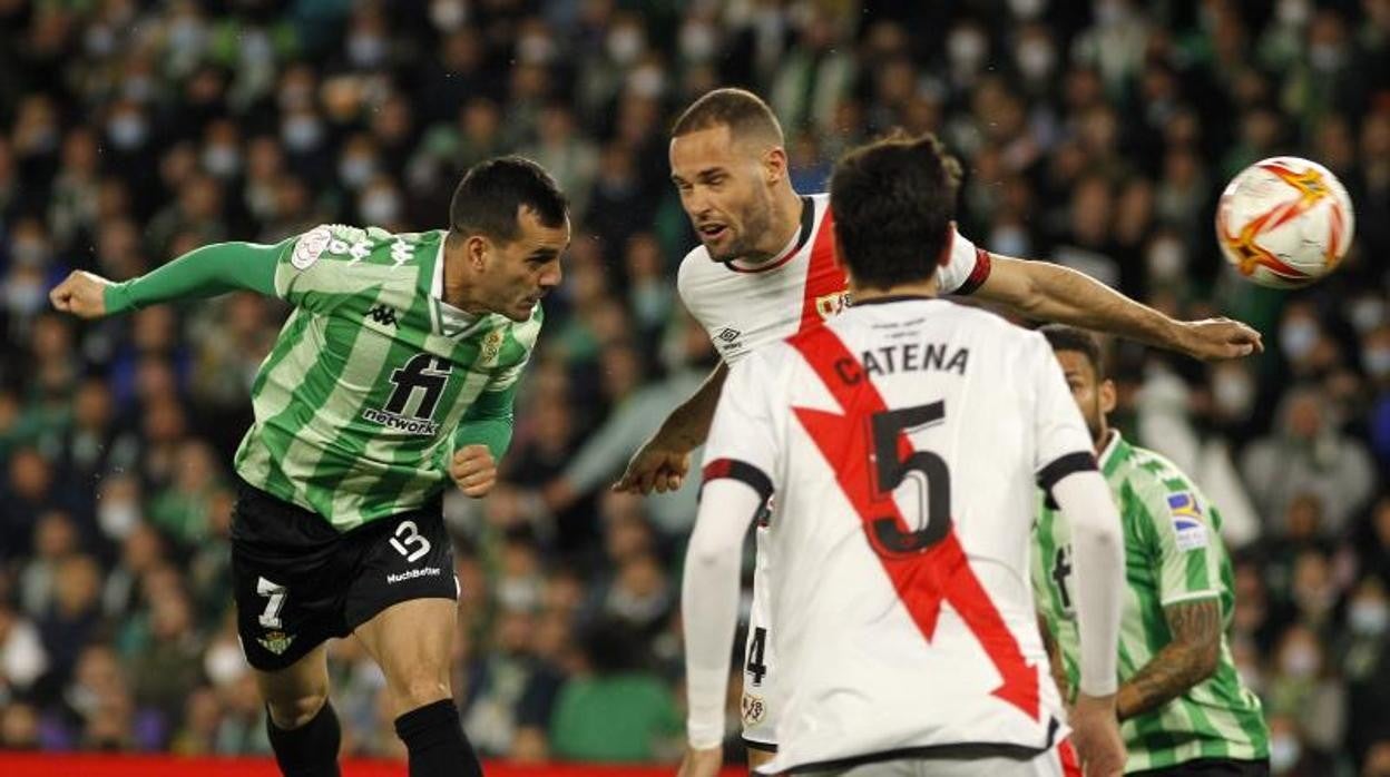 Borja Iglesias frustra a un gran Rayo