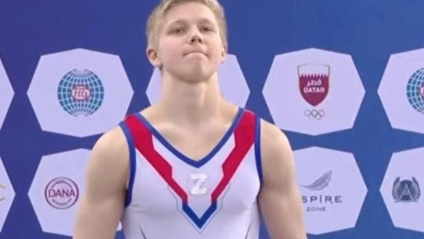 El gimnasta ruso Kuliak apoya la invasión desde el podio