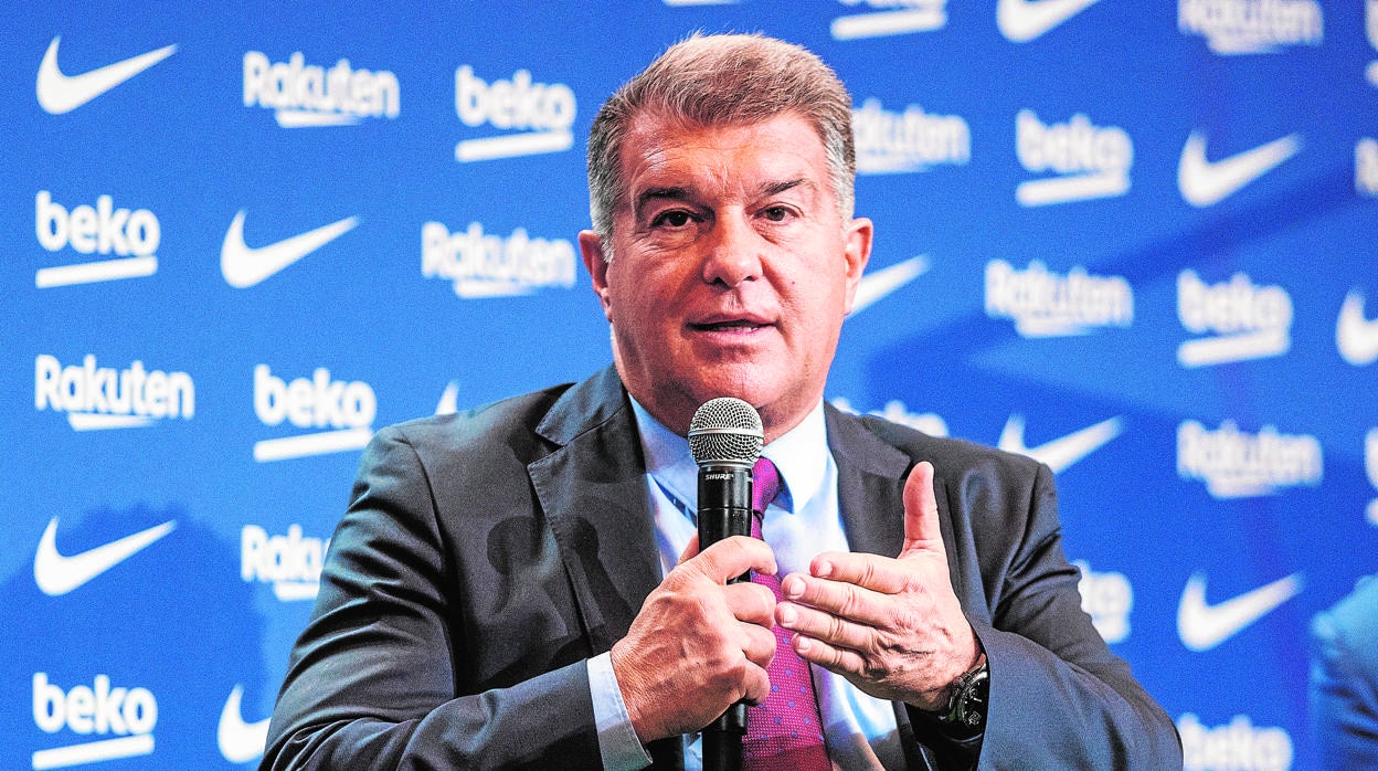 Joan Laporta responde a las preguntas de los periodistas