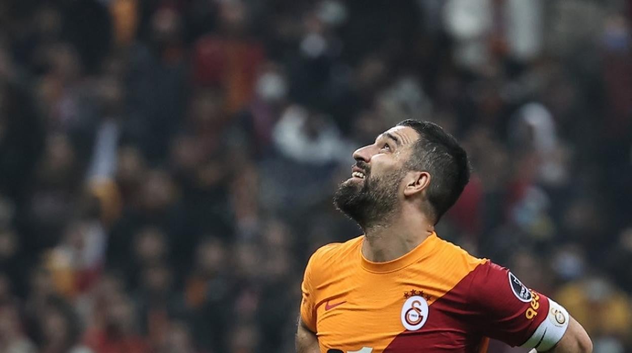 Arda Turan, durante un partido con el Galatasaray