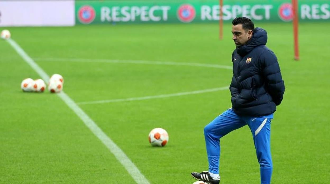 Xavi Hernández durante el entrenamiento en el campo del Galatasaray