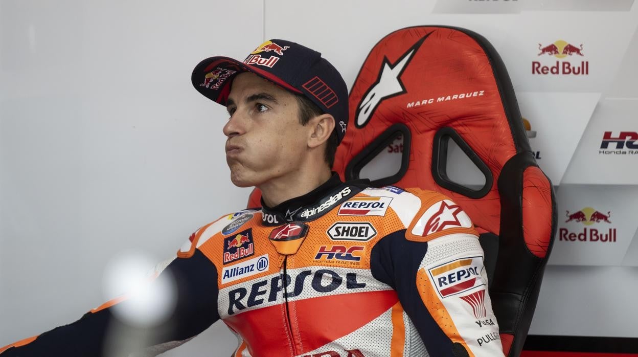 Marc Márquez, en su box de Honda