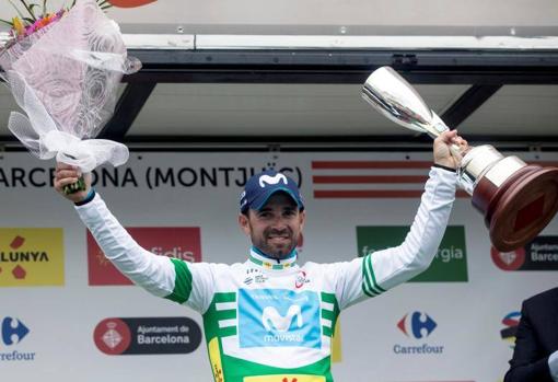 Valverde con el maillot blanquiverde de líder