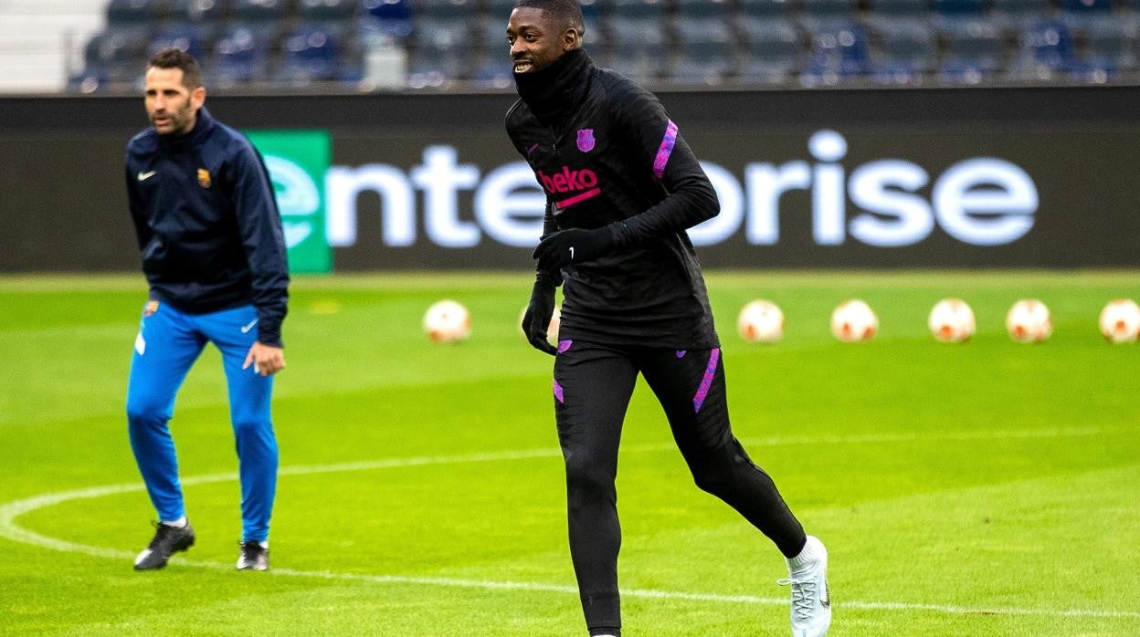 Dembélé, en el entrenamiento del Barcelona en la previa antes del partido ante el Eintracht