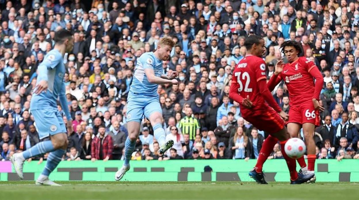 Manchester City-Liverpool, un regalo con empate a fútbol