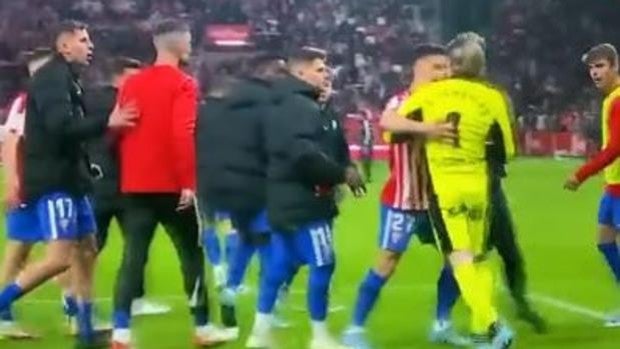 Bochornoso final para el derbi asturiano