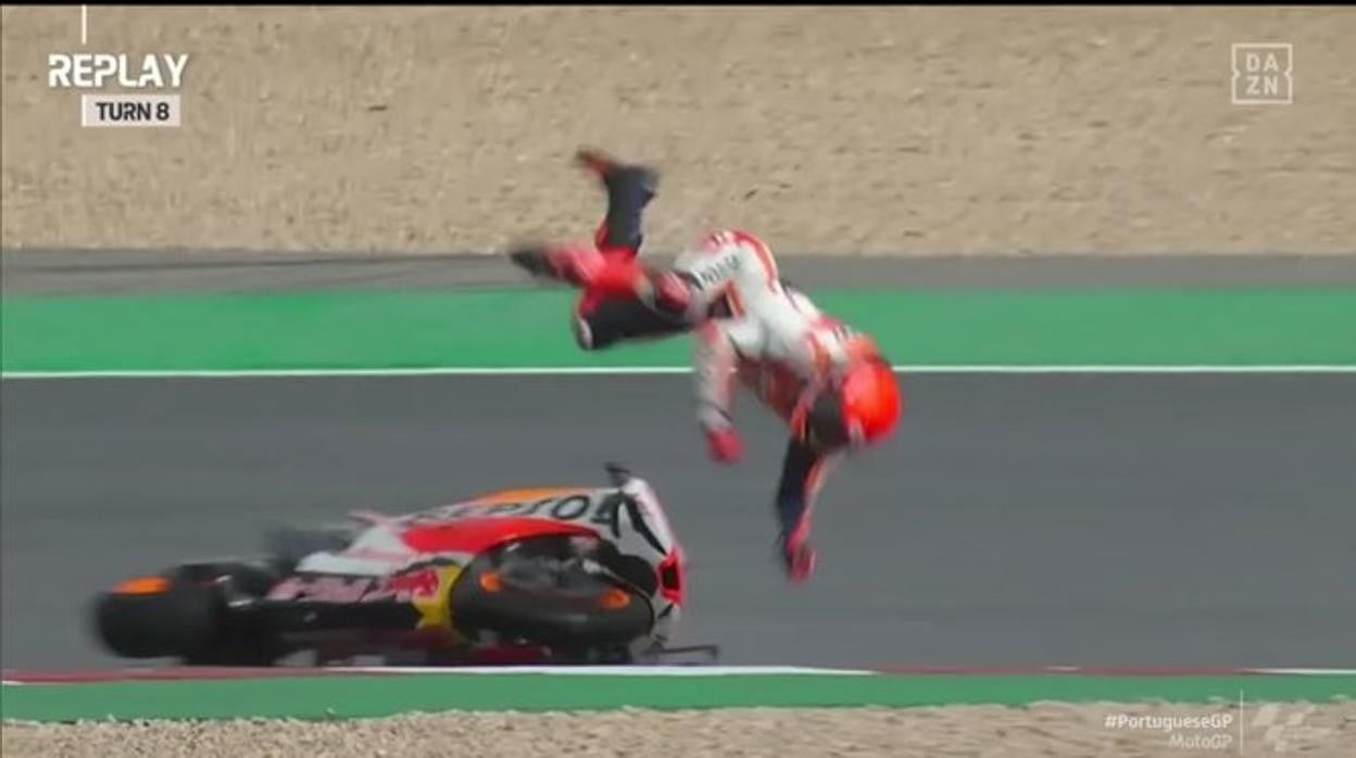 Márquez se cae y sufre un nuevo golpe en la cabeza