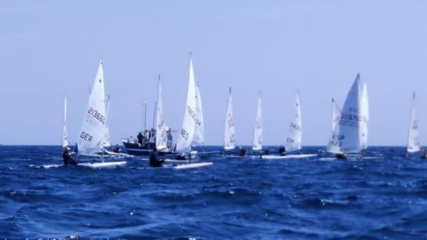 Max Hunt, en ILCA6 y Van der Ploeg, en ILCA7, primeros líderes del EurILCA Master 2022