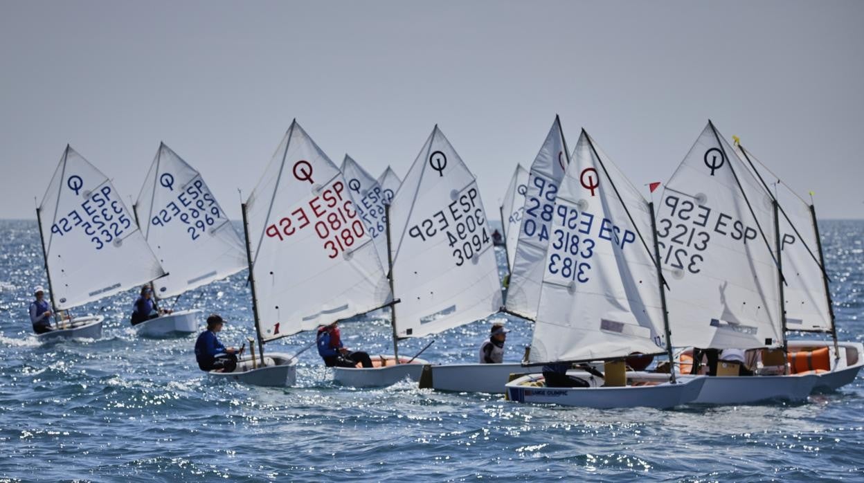 Pedro Adán y Blanca Ferrando revalidaron el título autonómico de Optimist