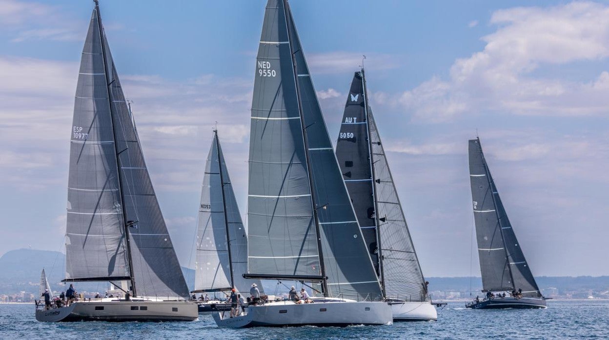 Zarpó la regata de altura de la PalmaVela con buen viento hasta Dragonera