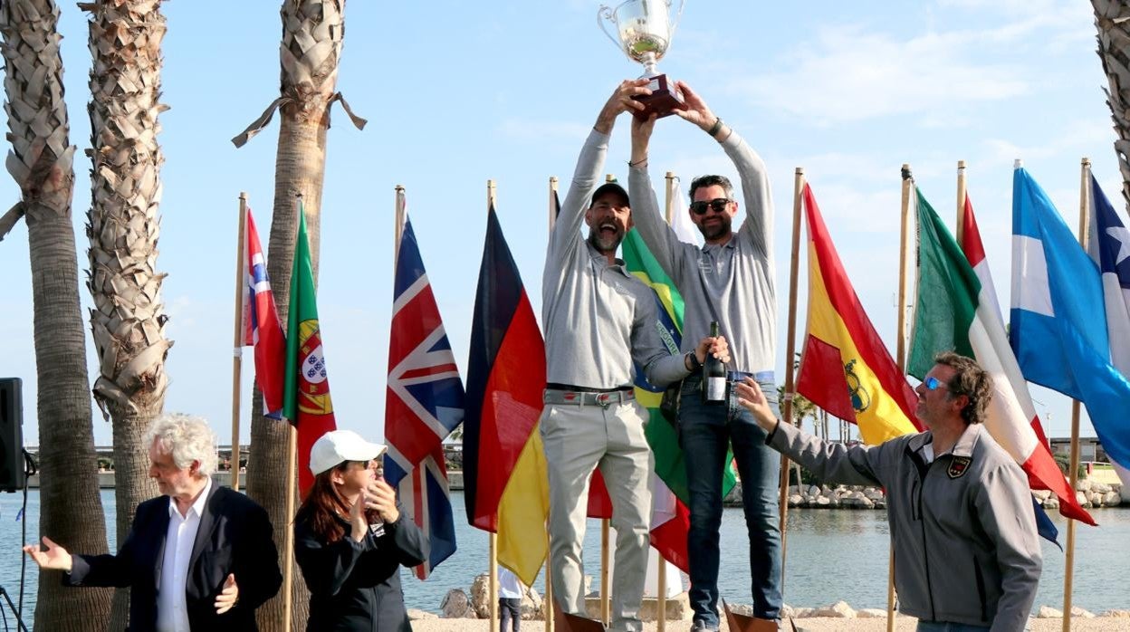 Agustín Zabalua y Juan Luis Granados, campeones de Europa Snipe Master