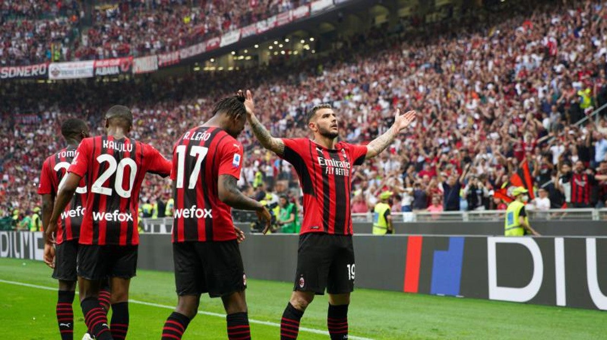 Theo Hernandez festeja el gol que regala la victoria al Milán en la penúltima jornada contra el Atalanta