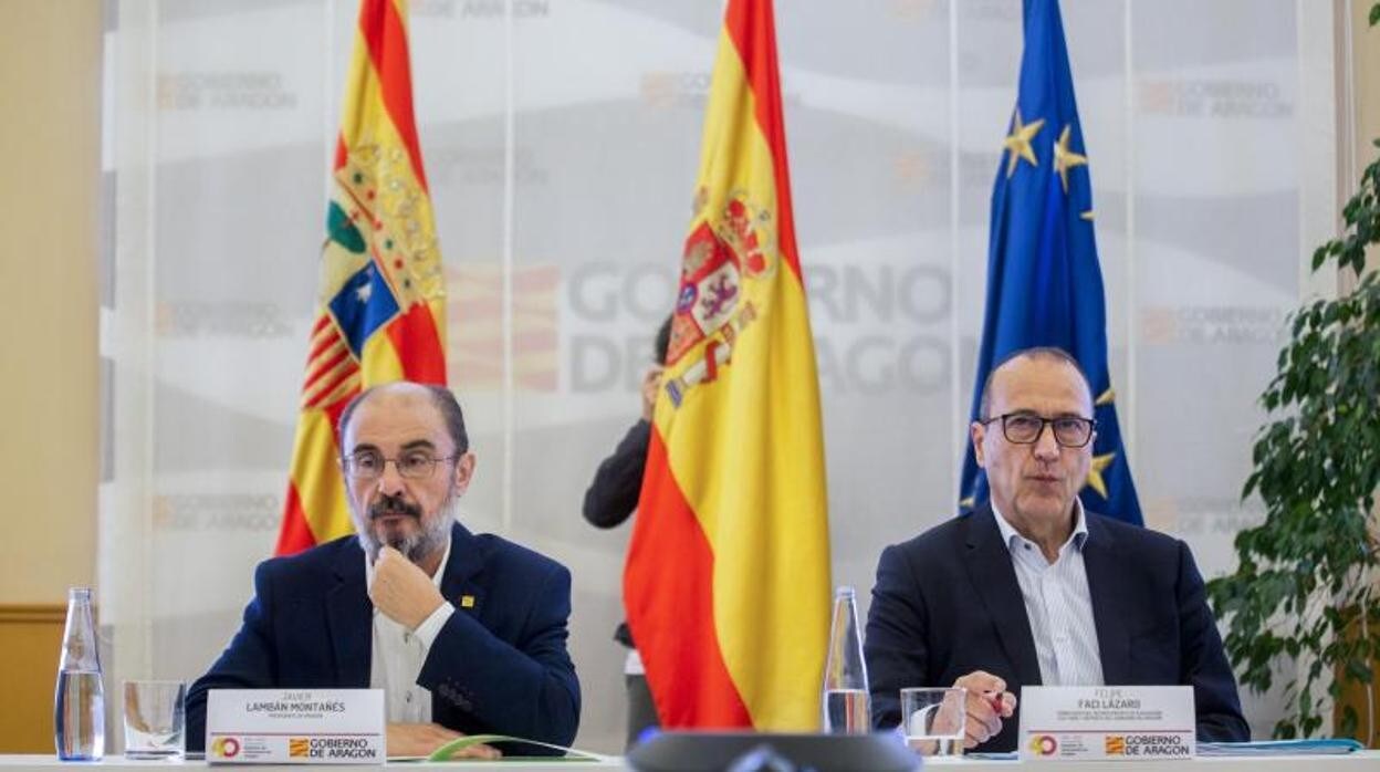 El presidente de Aragón, Javier Lambán, junto al consejero de Educación, Cultura y Deporte, Felipe Faci