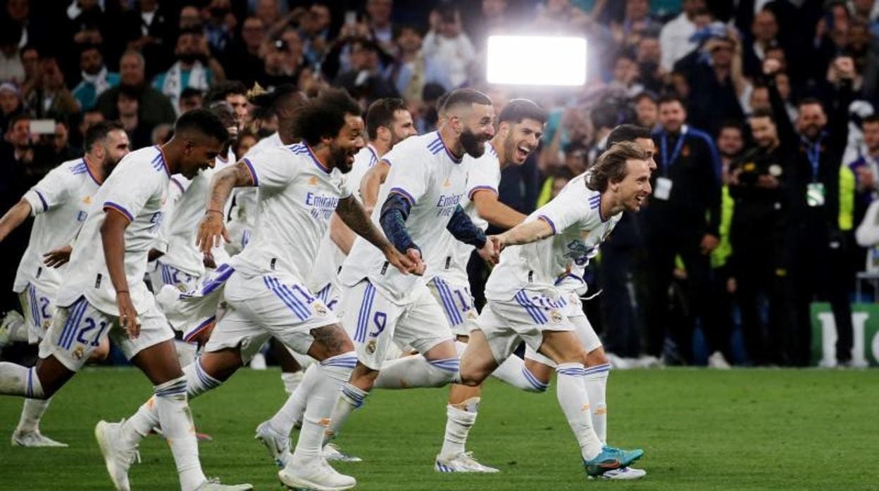 Los jugadores del Real Madrid celebran el pase a la final de la Champions