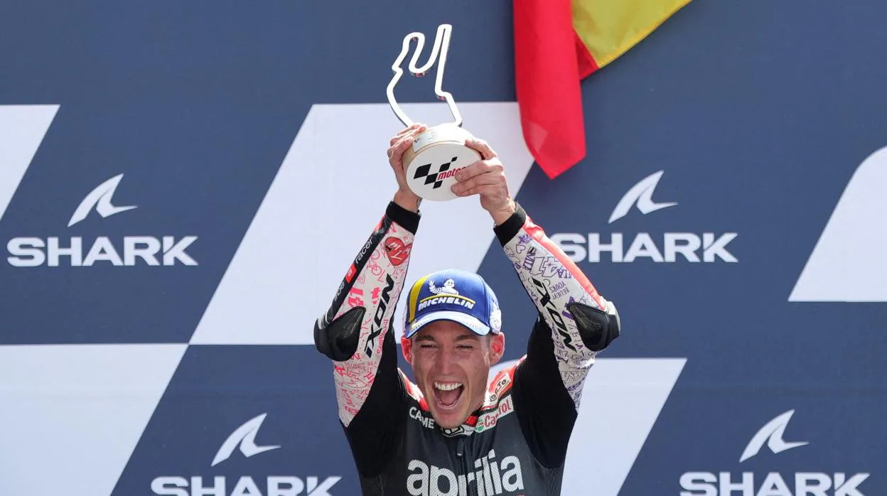 Aleix Espargaró celebra su podio en Le Mans
