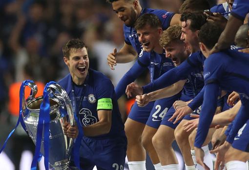 Los jugadores del Chelsea celebran la segunda Champions League de su historia tras vencer al Manchester City