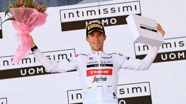 El lebrijano Juanpe López culmina el Giro de Italia en el podio como mejor joven de la carrera
