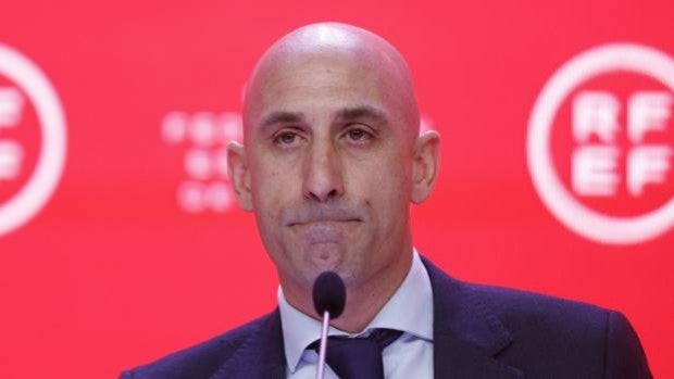 Rubiales, 400.000 euros más de sueldo que el presidente de la federación alemana