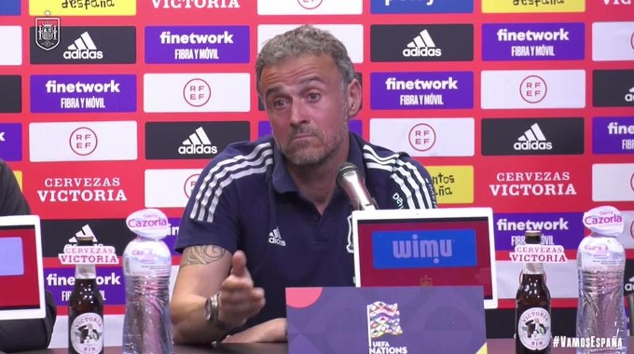 Luis Enrique: «No veo selecciones que manejen el balón como España»