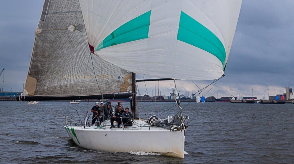 El Maitena se apunta en el Abra la Regata SURNE-Trofeo Eskarra