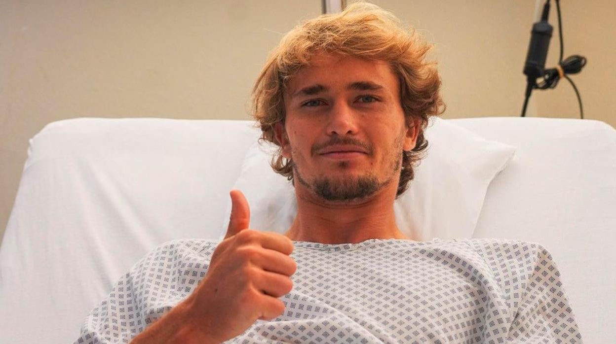 Zverev, operado de tres ligamentos desgarrados