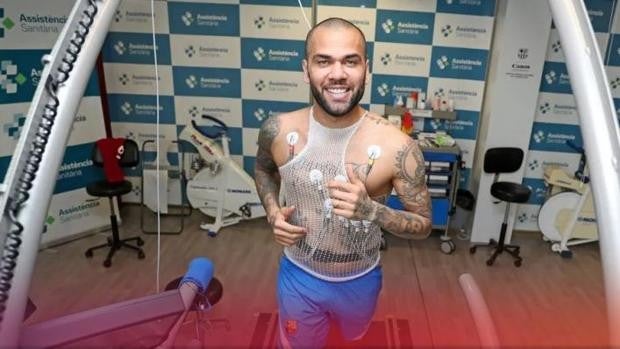 Dani Alves no seguirá en el Barça